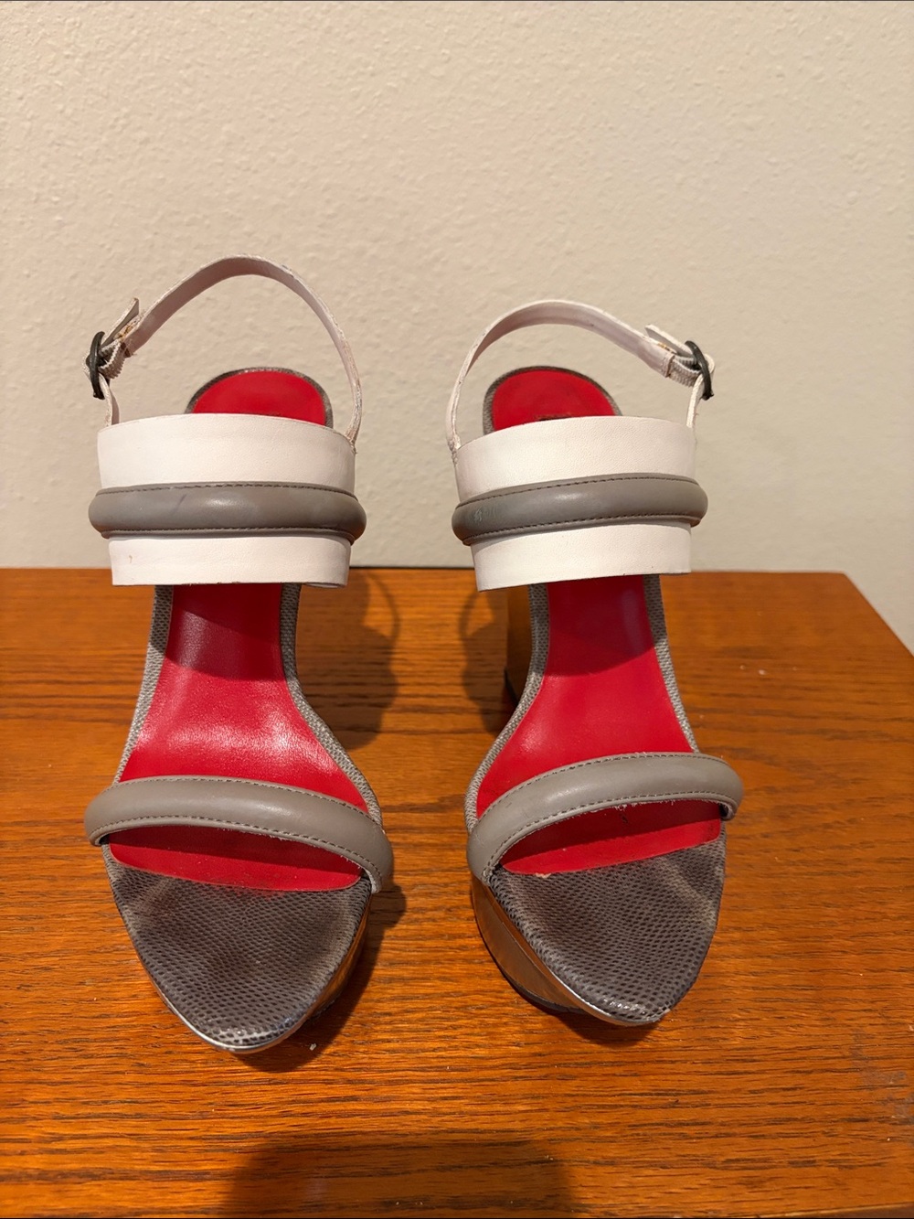 Charles Jourdan Two‑Tone Textured Sandals – Modern, Minimalist, Chic